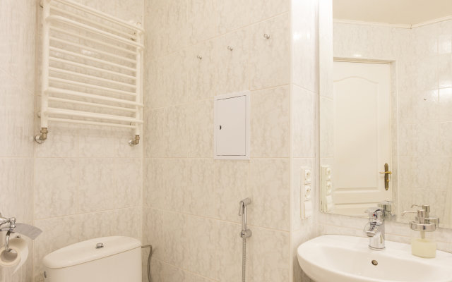 Апартаменты 4-комнатные HomeApart Сторожовская, 8