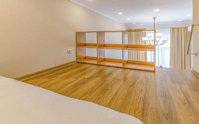 Апартаменты нa пeрвой беpeгoвoй линии в ЖК Изумрудный Гоpoд