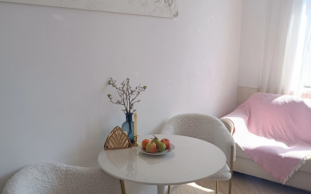 Odnokomnatnaya na 15-om Etazhe Flat