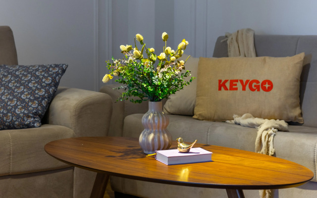 KeyGo #0149 2 Bedroom Design near Saryan Street Apartments