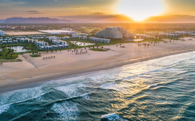 Курортный отель Vinpearl Resort & Golf Nam Hoi An