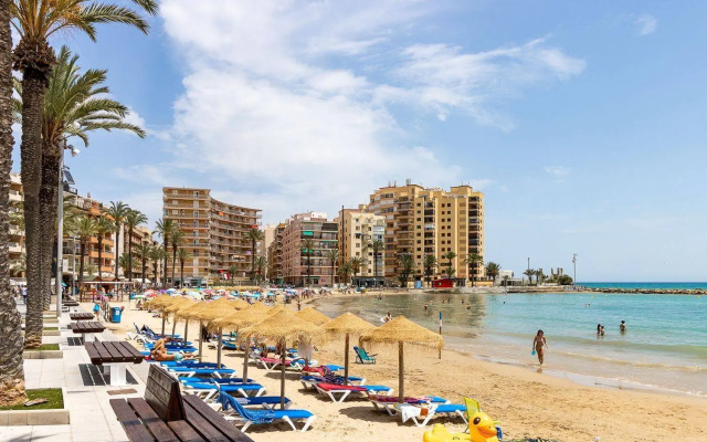 Ispanii 100 Metrov ot Morya na Luchshem Plyazhe Goroda Torrevekha Apartment