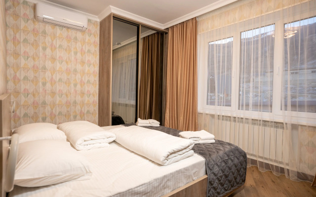 Частный Дом в Горах с Бассейном