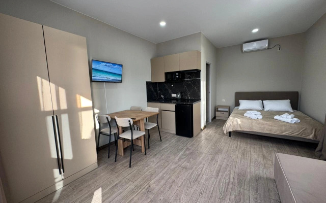 Uyutnaya Studiya na Poberezhye Alakhadzy Flat