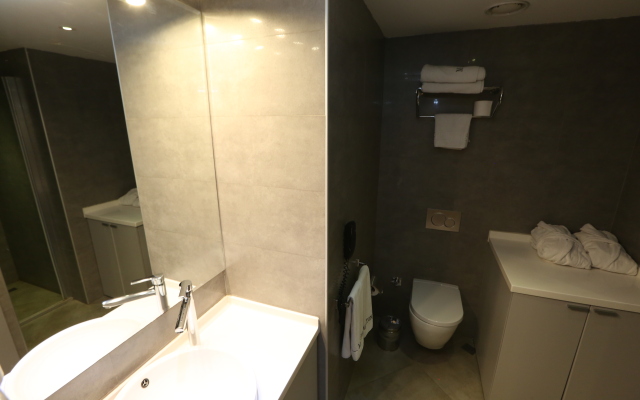 Отель Molton Nisantasi Suites