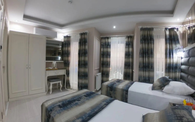 Отель Crowned Hotel