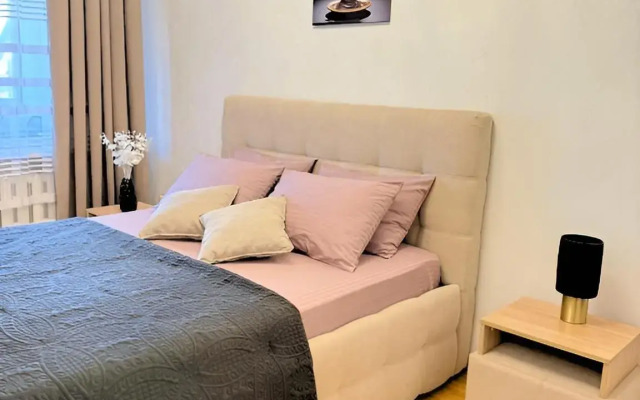 Двухкомнатная Квартира с отдельными спальнями в центре города