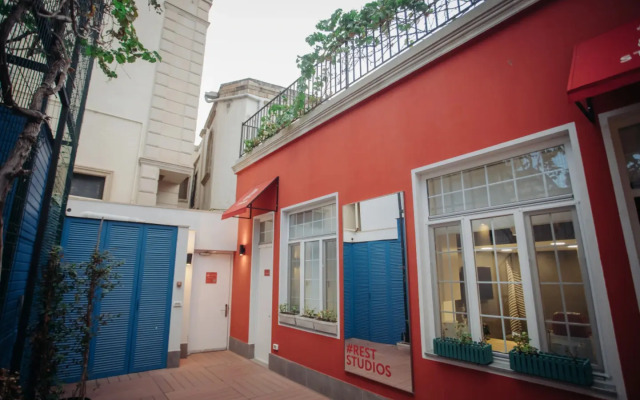 R Studios Private Garden Old Baku Guest house