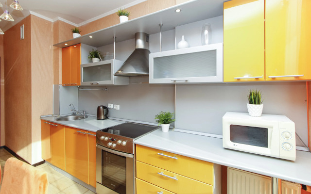 Апартаменты с двуспальной кроватью кухней и гостинной