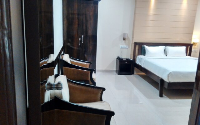 Hotel Raj Vista Suites & Convention