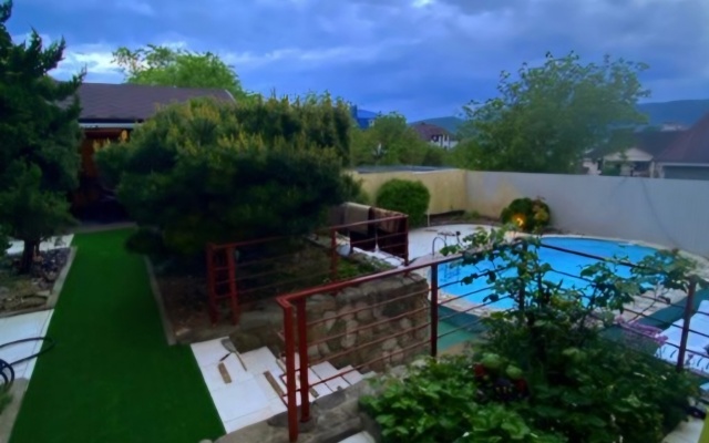 Alpiyskiy Guest House