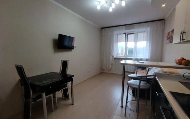 Apartamenty 2-h komnatnaa kvartira na Universitetskoj 29