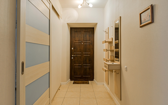 Naprotiv Belorusskogo Tsirka Flat