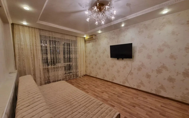 Na Lva Tolstogo Flat