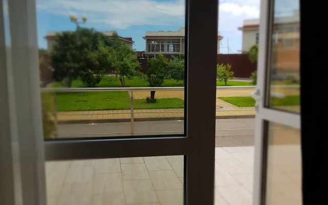 U Morya Na Bulvar Nadezhd 4/2 Flat