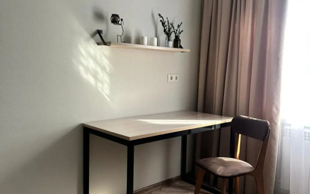 Dve Krovati I Divan Na Tsentralnom Rynke Flat