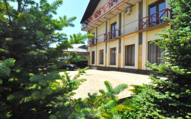 Vizit Guest House