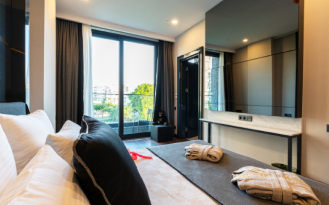 Lucky Monkey Hotel