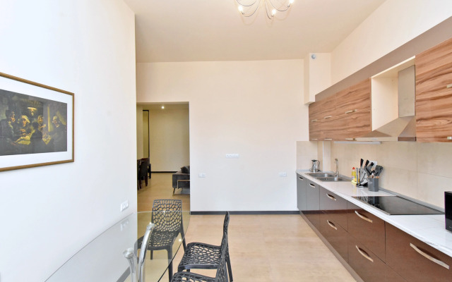 4-Komn. V Zdanii Bulvar Plaza, di644 Flat