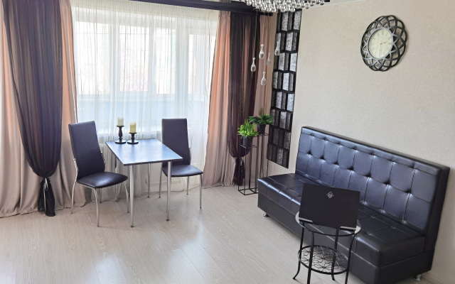 Bagira Na Prospekte 50 Let Oktyabrya 15/6 Apartments
