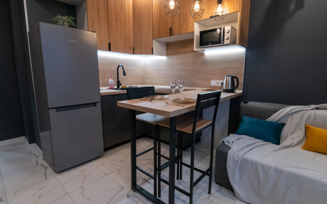 V Novostroye Na Troikh Apartments
