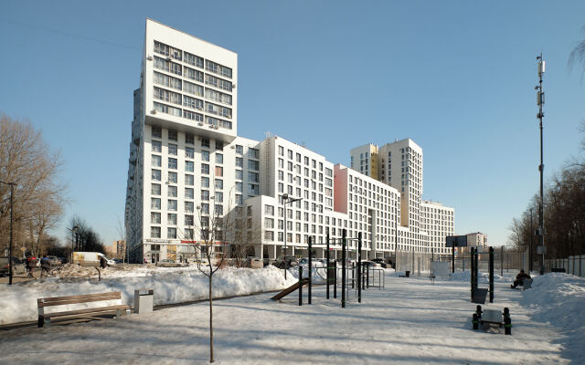 S panoramnym vidom na gorod Flat