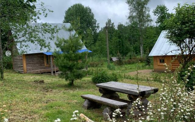 Бунгало Изба Пасечника трехместная. Хутор Медовый.