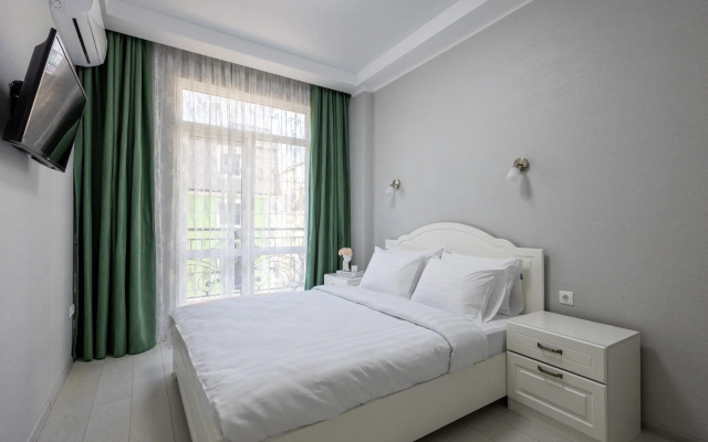 Red Apartments Art Layt Siti Charlz Apartments