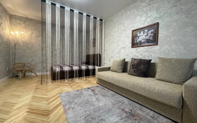 Uyutnye apartamenty na ulitse Myasnikova Flat