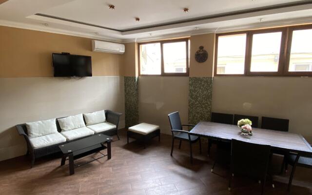 Mira Guest House