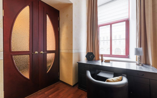 Апартаменты 2 спальни с камином около Банковского мостика