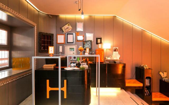 Orange Hotel