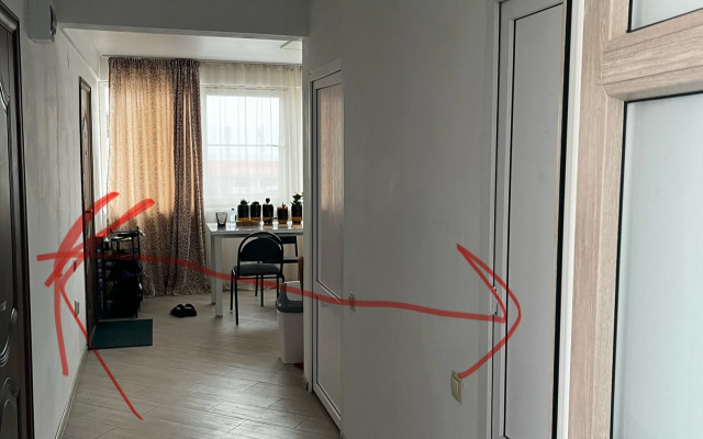 Trekhmestny Uluchshenny S Sobstvennoy Vannoy Komnatoy Apartment
