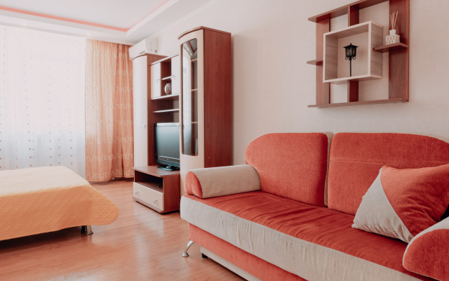 V yarkom tsvete rayon Sovetskiy Apartments