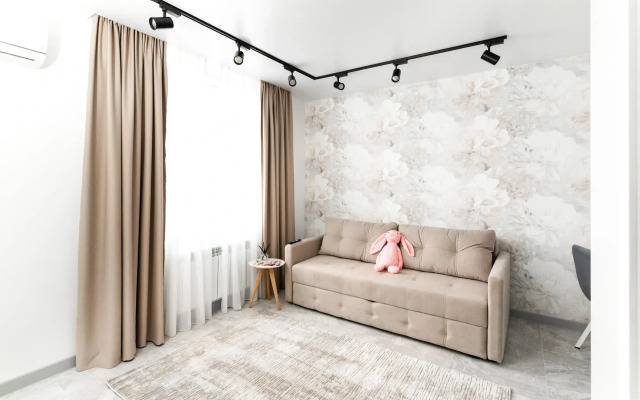 Апартаменты-студия Цветы 30 кв.м. с двуспальным диваном и панорамными окнами, 6 этаж