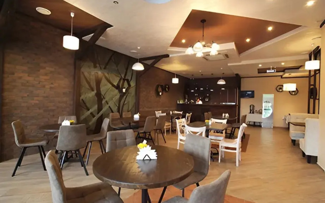 Lada-Voshod Hotel