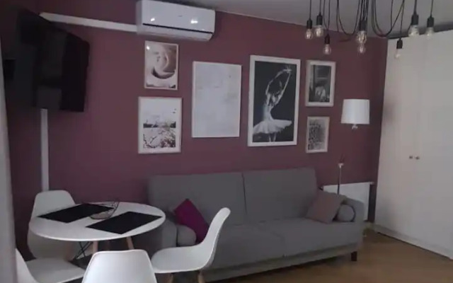 V Tsentre Bresta Flat