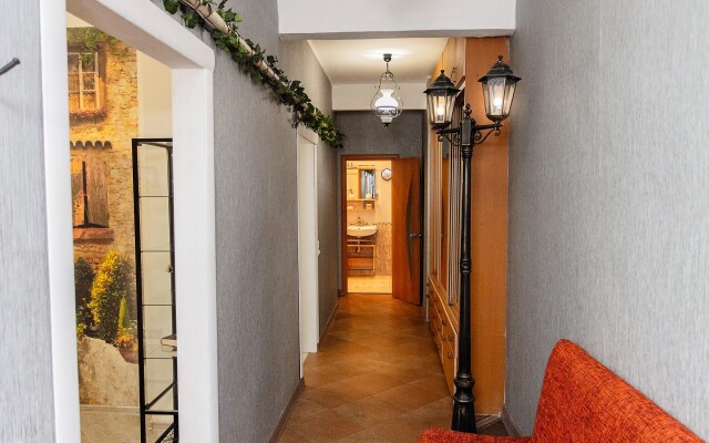 Na Tverskom Prospekte Flat