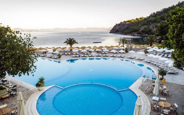 Hillside Beach Club