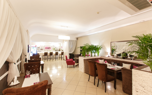 Marinus Hotel