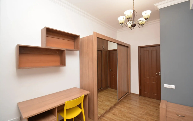 Trekhkomnatnaya Prostornaya na Severnom Prospekte, Hh556 Flat