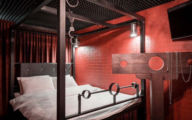 18+ Krasnaya Komnata Dlya Romanticheskikh Svidaniy Flat
