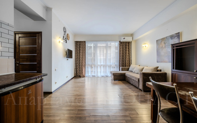 Oplot - Semejnye s odnoj spal'nej i balkonom 3 Apartments