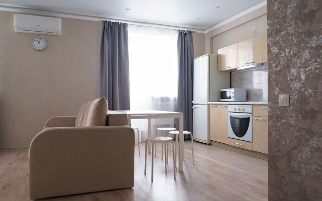 Studiya lyuks na Pukhova 56 Apartments