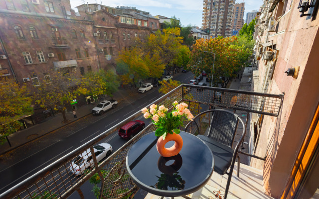 2-K, Ulitsa Amiryana, Am104 Flat