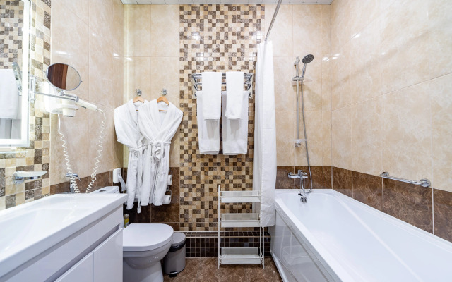 Квартира Евро-Двухкомнатная с Видом на Канал и Высокими Потолками