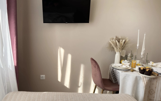 Na Ulitse Romantikov 1 Flat