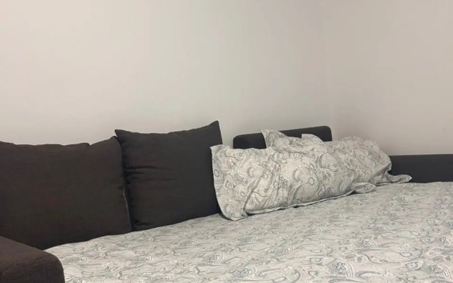 Studiya S Balkonom U Metro Flat