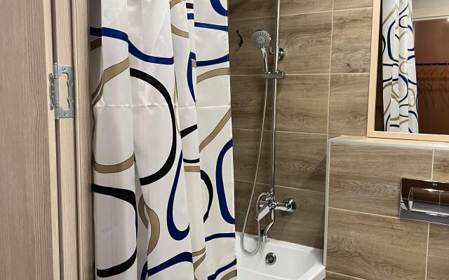 Апартаменты на Хрустальногорской 93