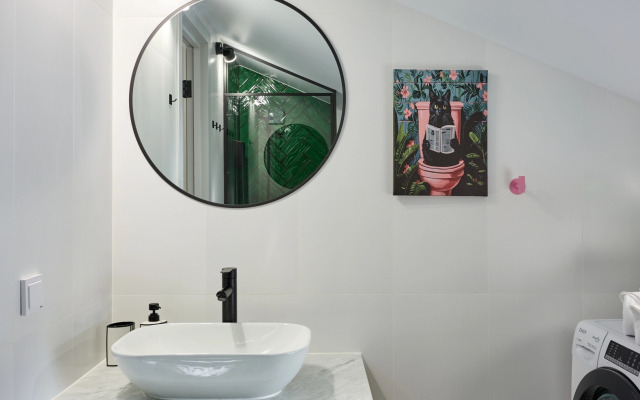 Апартаменты Яркая новая студия ЕвроУют в самом центре